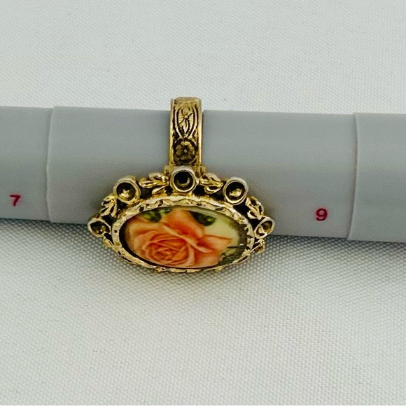 Vintage Porcelain Ring with Hand Painted Flower Rose Adjustable Gold Tone Metal - Picture 5 of 5